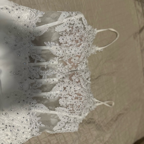 DB STUDIO
illusion corset crepe sheath wedding dress size 10 - Picture 5 of 6